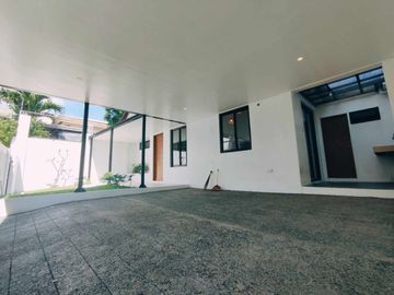 FOR SALE RENOVATED STYLISH DESIGN MODERN BUNGALOW HOUSE IN BF RESORT