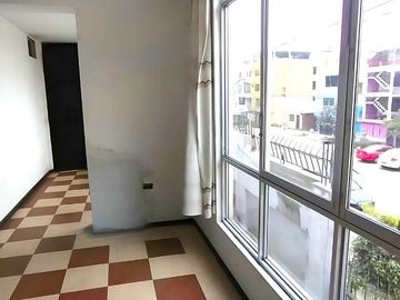 ¡Ideal para tu negocio! Oficina o Almacén en 2do piso – Los Olivos, cerca a todo