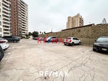 Alquiler De Departamento Moderno Amoblado C/ Vista A Parque Dentro De Condominio