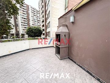 Alquiler De Departamento Moderno Amoblado C/ Vista A Parque Dentro De Condominio