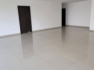 En venta lujoso departamento en Urbanización Dubai Isla Mocoli