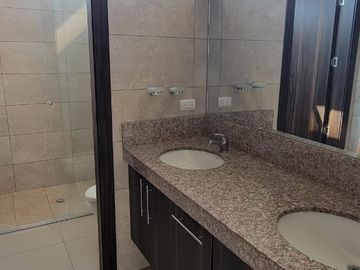 En venta lujoso departamento en Urbanización Dubai Isla Mocoli