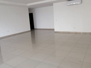 En venta lujoso departamento en Urbanización Dubai Isla Mocoli