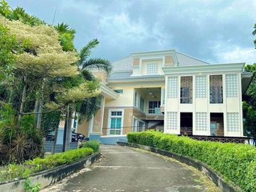Luxury House with Land for Sale, Near Central Nakhon Pathom Fully furnished with built-in furniture.   ZT494