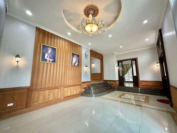 Luxury House with Land for Sale, Near Central Nakhon Pathom Fully furnished with built-in furniture.   ZT494