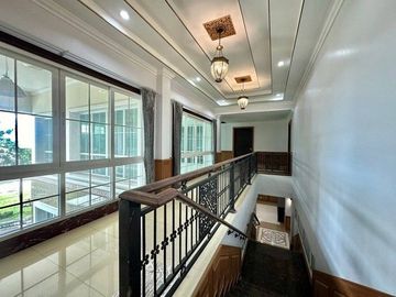 Luxury House with Land for Sale, Near Central Nakhon Pathom Fully furnished with built-in furniture.   ZT494