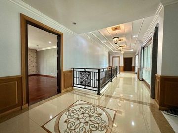 Luxury House with Land for Sale, Near Central Nakhon Pathom Fully furnished with built-in furniture.   ZT494