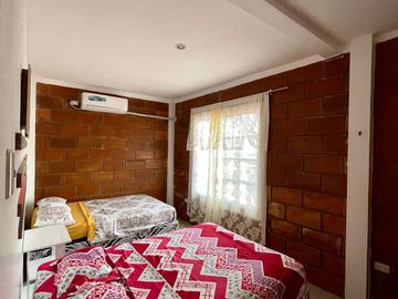 Ballenita, amplia casa compuesta de 2 departamentos y 2 suites, ideal para negocio de hostal o airbnb