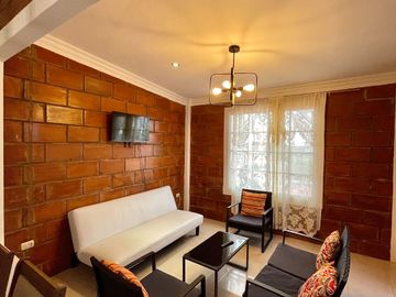 Ballenita, amplia casa compuesta de 2 departamentos y 2 suites, ideal para negocio de hostal o airbnb