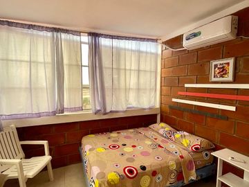 Ballenita, amplia casa compuesta de 2 departamentos y 2 suites, ideal para negocio de hostal o airbnb