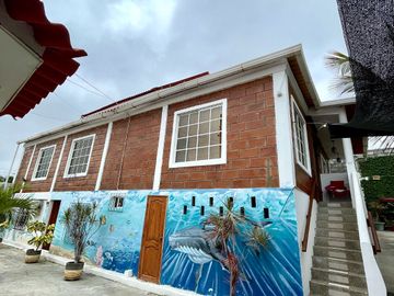 Ballenita, amplia casa compuesta de 2 departamentos y 2 suites, ideal para negocio de hostal o airbnb