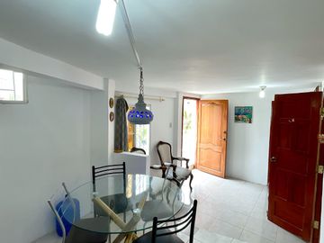 Ballenita, amplia casa compuesta de 2 departamentos y 2 suites, ideal para negocio de hostal o airbnb