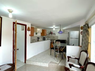 Ballenita, amplia casa compuesta de 2 departamentos y 2 suites, ideal para negocio de hostal o airbnb