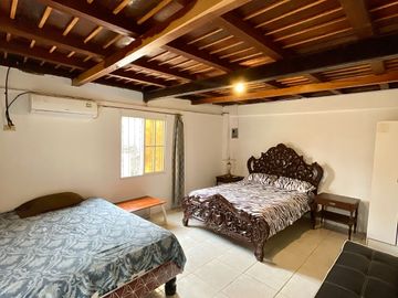 Ballenita, amplia casa compuesta de 2 departamentos y 2 suites, ideal para negocio de hostal o airbnb