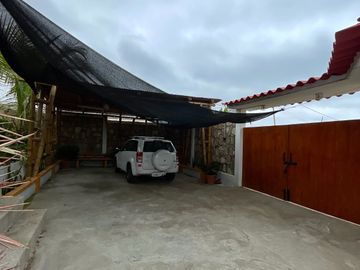 Ballenita, amplia casa compuesta de 2 departamentos y 2 suites, ideal para negocio de hostal o airbnb