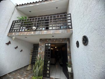 Hermosa Casa Remodelada con Acabados de Lujo en Zona Tranquila de León