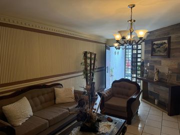 Hermosa Casa Remodelada con Acabados de Lujo en Zona Tranquila de León