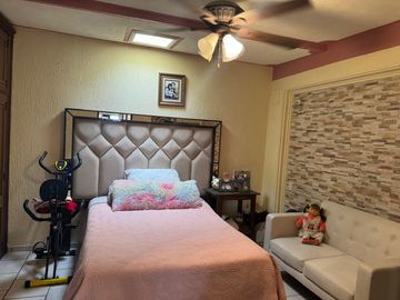 Hermosa Casa Remodelada con Acabados de Lujo en Zona Tranquila de León