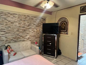 Hermosa Casa Remodelada con Acabados de Lujo en Zona Tranquila de León