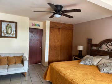 Hermosa Casa Remodelada con Acabados de Lujo en Zona Tranquila de León