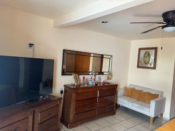 Hermosa Casa Remodelada con Acabados de Lujo en Zona Tranquila de León