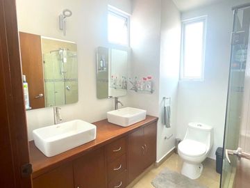 Moderna Residencia en Condominio en Metepec, Amenidades, Vigilancia, etc.