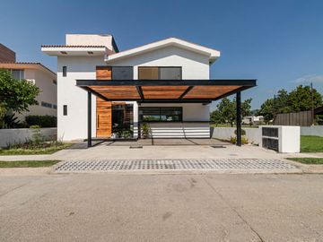 CASA EN VENTA EN FRACCIONAMIENTO PARAISO COUNTRY CLUB EMILIANO ZAPATA