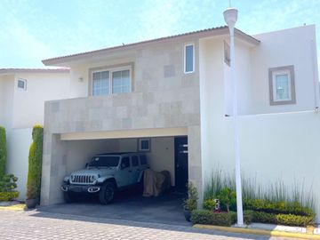 Increible Residencia en Condominio en Metepec, Amenidades, Vigilancia, etc.