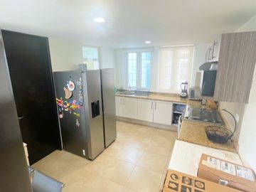 Increible Residencia en Condominio en Metepec, Amenidades, Vigilancia, etc.