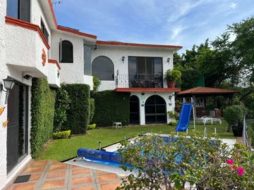 CASA EN VENTA EN CLUB DE GOLF SANTA FE, A 15 MINUTOS DE CUERNAVACA