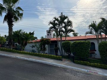 CASA EN VENTA EN CLUB DE GOLF SANTA FE, A 15 MINUTOS DE CUERNAVACA