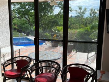 CASA EN VENTA EN CLUB DE GOLF SANTA FE, A 15 MINUTOS DE CUERNAVACA