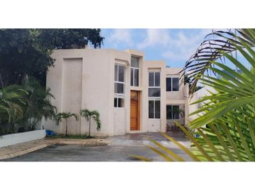 Casa con alberca privada, en venta, Avenida Universidades, Playa del Carmen