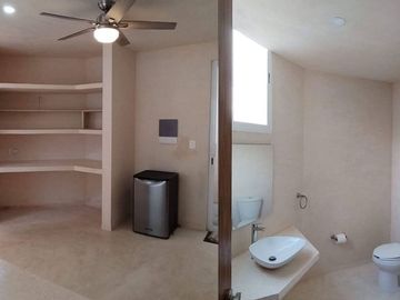 Casa con alberca privada, en venta, Avenida Universidades, Playa del Carmen