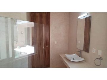 Casa con alberca privada, en venta, Avenida Universidades, Playa del Carmen