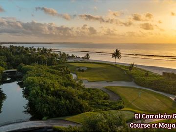Casa con alberca privada, en venta, Avenida Universidades, Playa del Carmen