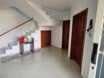 Casa En Venta Ciudad Bugambilias 5 Recamaras y estudio
