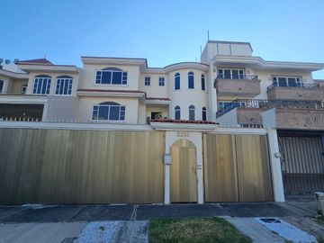 Casa En Venta Ciudad Bugambilias 5 Recamaras y estudio