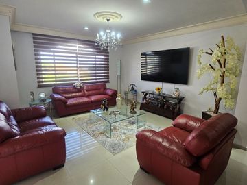 Casa En Venta Ciudad Bugambilias 5 Recamaras y estudio