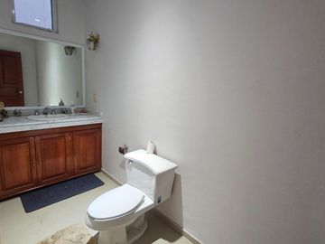 Casa En Venta Ciudad Bugambilias 5 Recamaras y estudio