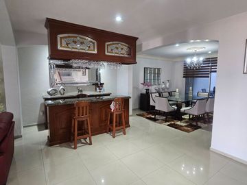 Casa En Venta Ciudad Bugambilias 5 Recamaras y estudio
