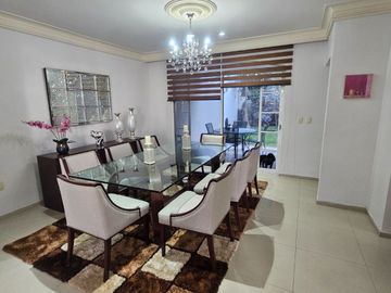 Casa En Venta Ciudad Bugambilias 5 Recamaras y estudio