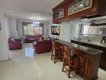 Casa En Venta Ciudad Bugambilias 5 Recamaras y estudio