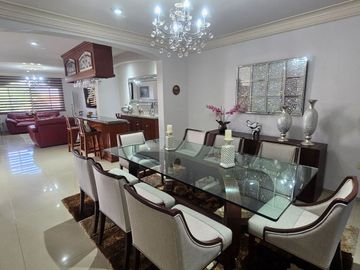 Casa En Venta Ciudad Bugambilias 5 Recamaras y estudio