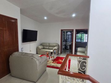 Casa En Venta Ciudad Bugambilias 5 Recamaras y estudio