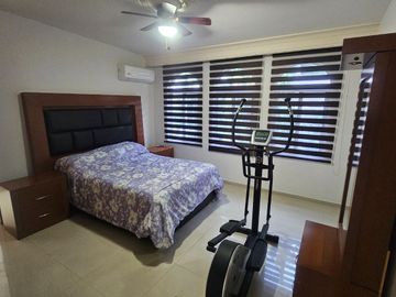 Casa En Venta Ciudad Bugambilias 5 Recamaras y estudio