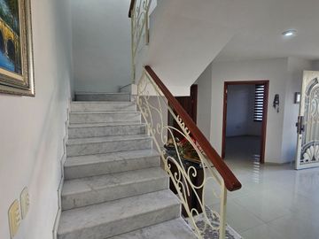 Casa En Venta Ciudad Bugambilias 5 Recamaras y estudio