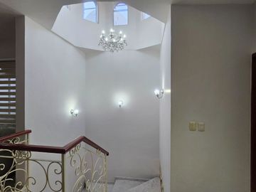 Casa En Venta Ciudad Bugambilias 5 Recamaras y estudio