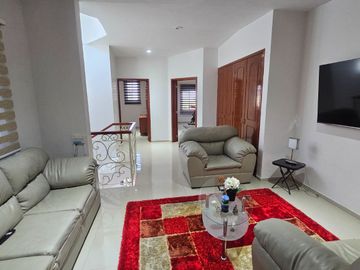 Casa En Venta Ciudad Bugambilias 5 Recamaras y estudio
