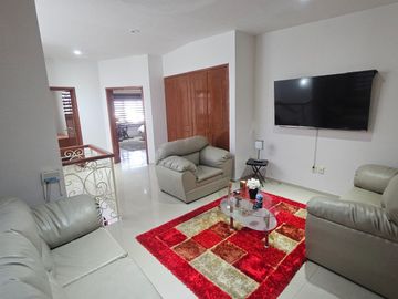 Casa En Venta Ciudad Bugambilias 5 Recamaras y estudio